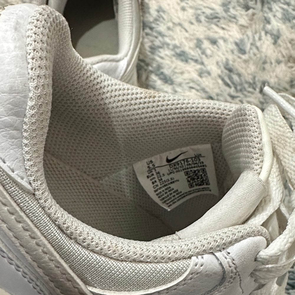 Nike White Low-Top Sneakers with Cream Swoosh - Picture 5 of 6